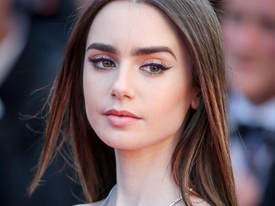 ¡Ojo que se ve! Lily Collins se lo quitó todo y se cubrió solo de espuma menos ESO ¡Detallazo mayúsc