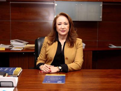 La Corte entrega premio a esposa de Riobóo y… candidata a la Corte