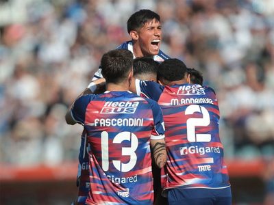 Unión ganó en La Plata ante Gimnasia y es sorpresivo líder