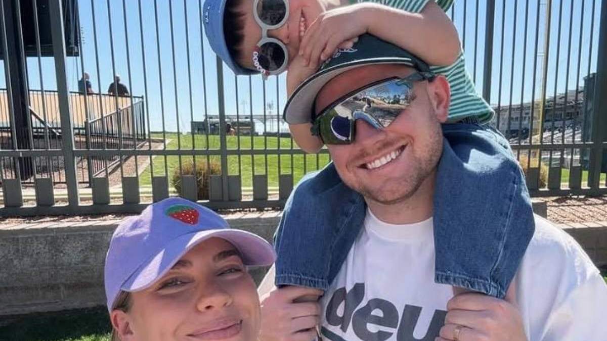 La influencer Emilie Kiser con su familia, incluído su hijo mayor Trigg, quien falleció