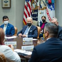 Biden prevé imponer nuevas restricciones contra el covid-19