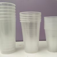 Si tenés vasos plásticos en casa, no los tires: mirá cómo podés convertirlos en la lámpara más flamante y elegante
