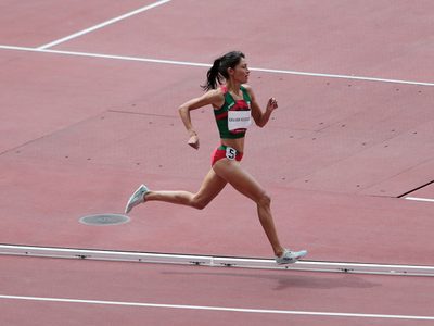 Laura Galván quedó eliminada en los mil 500 metros