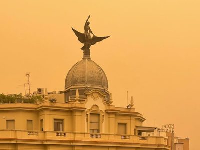 Ciudades de España se tiñen de naranja por este "extraordinario episodio" (Videos)