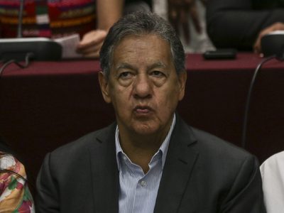 Higinio Martínez se reincorpora al Senado; no acepta cargo en gabinete de Delfina Gómez