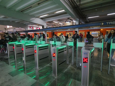 Metro de la CDMX inició sustitución de torniquetes por puertas automáticas