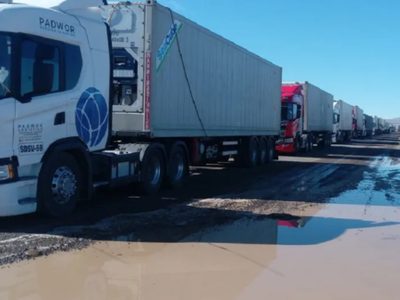 Más de 100 camiones varados en Las Lajas por el cierre fronterizo sin fecha de apertura