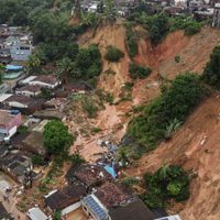 Casi 90 personas murieron en Recife por las fuertes lluvias: Bolsonaro anunció el envío de ayuda