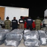 Aseguran en Huimanguillo, Tabasco, media tonelada de droga; detienen al que la transportaba