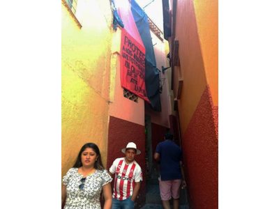 Esta es la razón por la que se colgó una bandera rojinegra del balcón de Ana en el Callejón del Beso