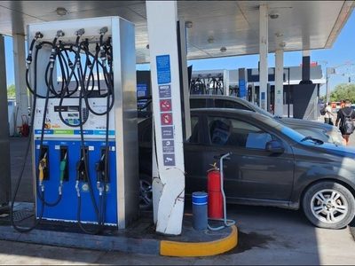 El Gobierno acordó con las petroleras y los combustibles seguirán en Precios Justos