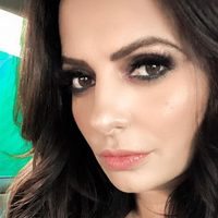 "¡De espaldas!" Cecilia Galliano lució un bikini floreado y mostró su tatuaje más oculto