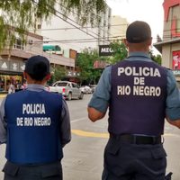 Un policía baleó a un joven en pleno centro de Cipolletti