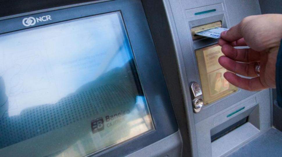 Cobro en los bancos. Fuente: (Twitter)