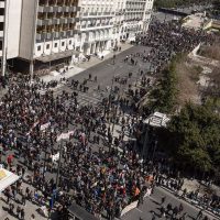 Las huelgas y protestas contra el gobierno de Grecia paralizan el país