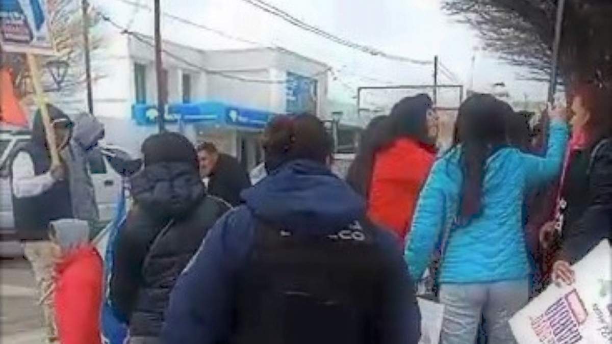 Enfrentamientos en Cutral Co. Fuente: (WhatsApp)