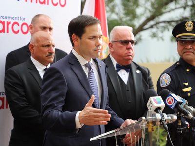 El senador estadunidense Marco Rubio asegura que AMLO entregó secciones de México a los narcos