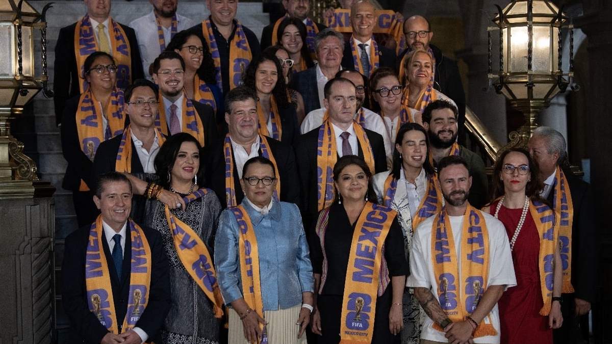 Brugada y el equipo de gobierno de la Ciudad de México