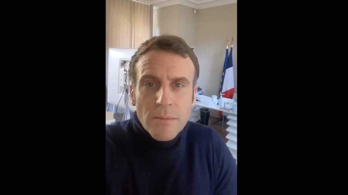 El presidente de Francia Emmanuel Macron en confinamiento