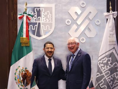 Batres y Ken Salazar sostienen su primera reunión; estos temas abordaron