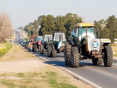 En apoyo al tractorazo en Plaza de Mayo, productores se movilizarán a la Plaza de las Banderas