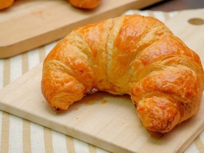 No tires las medialunas viejas: prepará este exquisito y facilísimo budín de pan