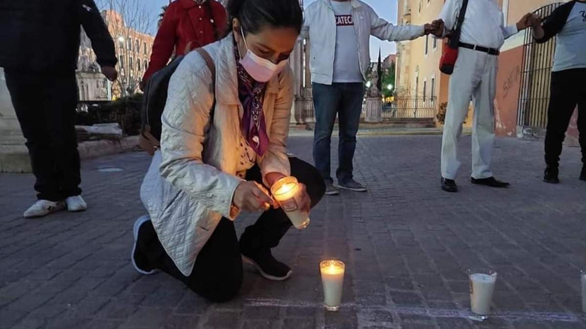 Habitantes de Fresnillo encendieron veladores en el sitio donde ocurrió el ataque