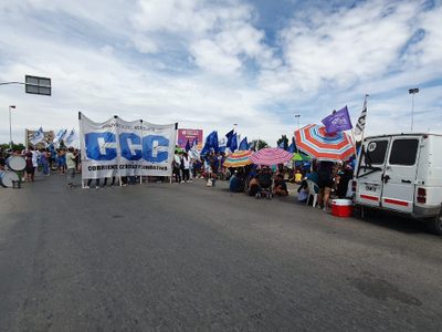 Organizaciones sociales volvieron a las calles pese a que comenzó el pago de los Potenciar Trabajo