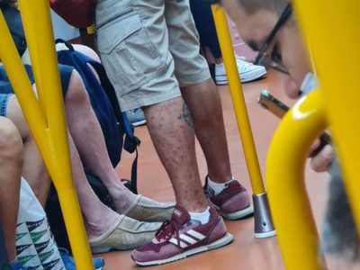 ¿Cierto o falso? Acusan a un hombre de viajar en el metro de Madrid con viruela del mono