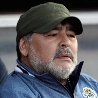 Conmoción: Diego Maradona quedó aislado por un cercano caso de coronavirus