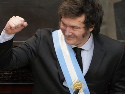 Milei viaja por tercera ocasión a EU; cumbre con Elon Musk por internet y litio