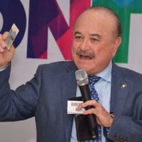 Ruffo declina a su aspiración presidencial y se suma al proyecto de Anaya
