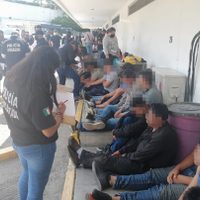 Detienen a 95 normalistas en Chiapas en operativo de desalojo