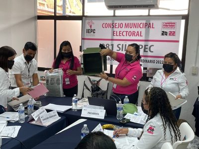 IEPC entrega constancia de mayoría a tres candidatos por elección extraordinaria en Chiapas