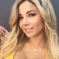 "¡Se asomó!" Aleida Núñez se cubrió sólo con un sombrero y fue capturada ¡desde abajo!