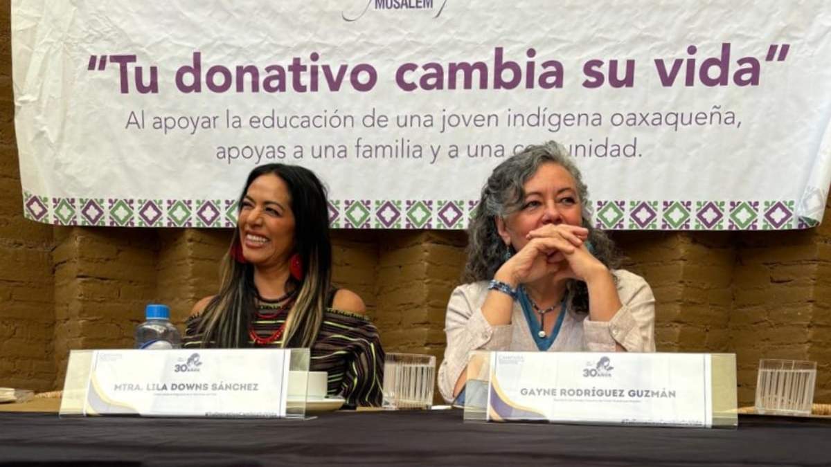 Lila Downs y Gayne Rodríguez en conferencia de prensa