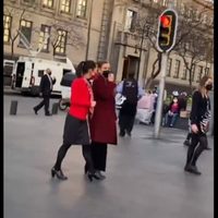 Captan a Sheinbaum y a Gutiérrez Müller caminando en el Centro Histórico (Video)