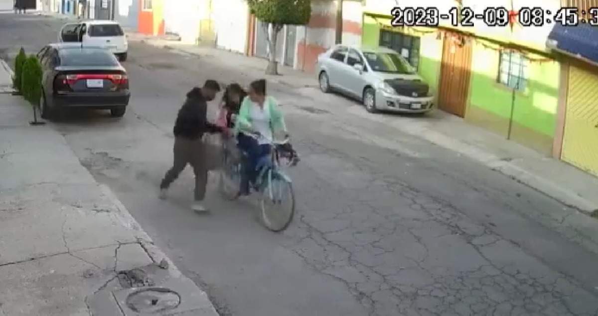 El momento en que el sujeto intenta llevarse a la menor de edad en Ecatepec