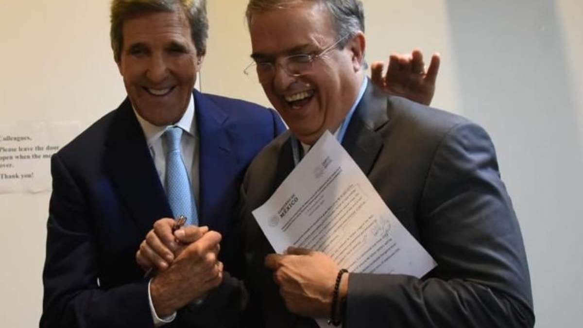 John Kerry y Marcelo Ebrard en la COP27 de Egipto