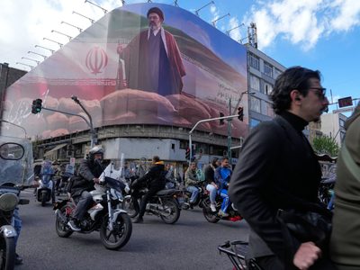 EU ataca la isla de Jark a horas del ultimátum de Trump a Irán