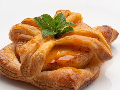 Pastelitos de manzana con 2 ingredientes y sin amasar: la receta perfecta para el mate