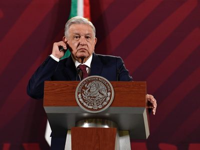 AMLO condena que el Ejército irrumpiera con tanques en la universidad de Perú