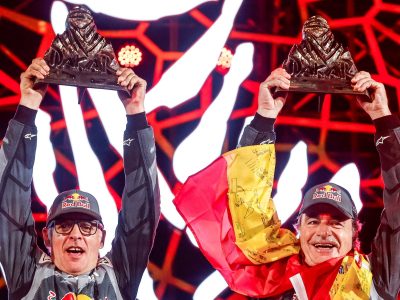 La leyenda Carlos Sainz gana su cuarto Dakar a los 61 años; Cristina Gutiérrez hace historia