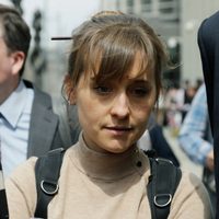 Actriz de Smallville se declara culpable de reclutar para secta sexual vinculada al hijo de Carlos Salinas