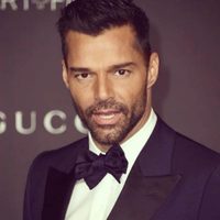 "¡Dejó los jeans!" Ricky Martín al ritmo del rockanroll hace enloquecer a sus fans