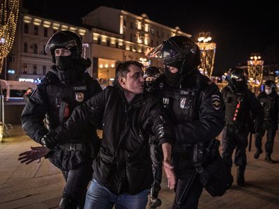 324 personas fueron detenidas en Rusia durante las protestas contra la invasión a Ucrania