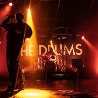 Hechizantes The Drums presentando su reciente “Jonny”