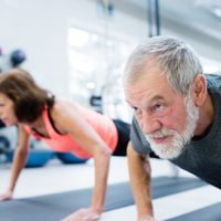 ¿Pasaste los 50? Este es el ejercicio clave que no puede faltar en tu rutina deportiva