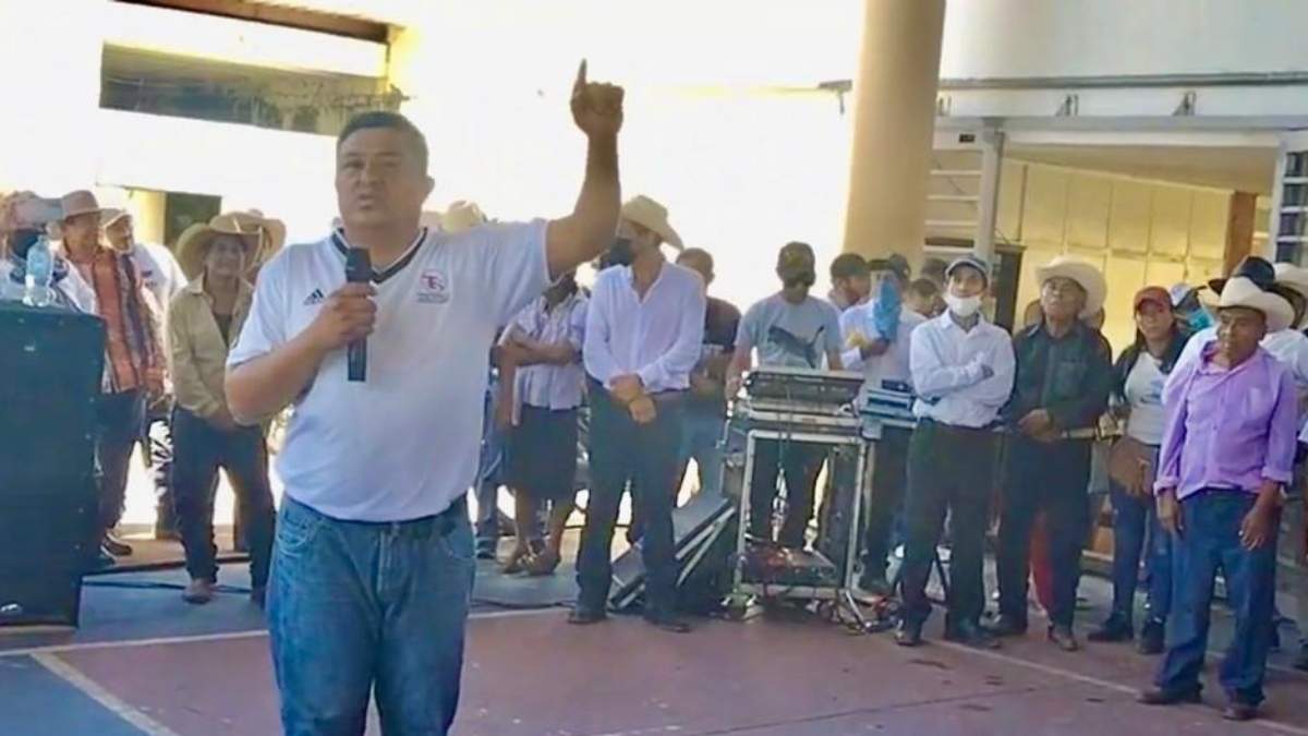 El profesor José Artemio López Aguilar en la marcha del pasado 12 de octubre