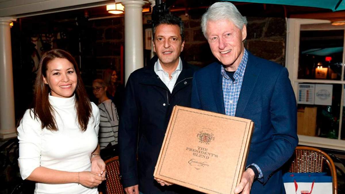 Sergio Massa junto a la diputada Laura Russo y Bill Clinton en Nueva York. Fuente: (Twitter)
